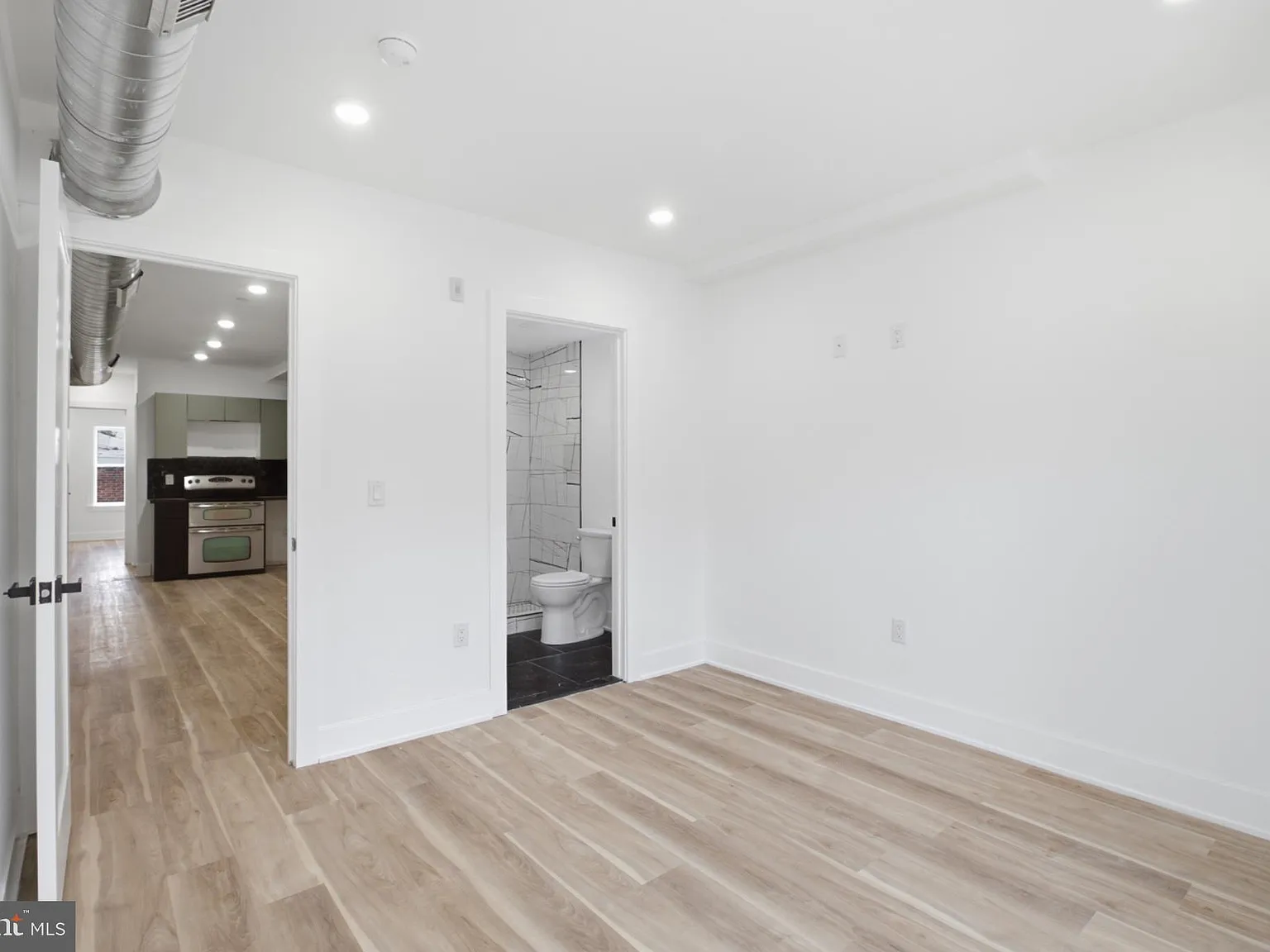 2 bed, 2.0 bath, 1804 sqft, $1,660 — Photo 2