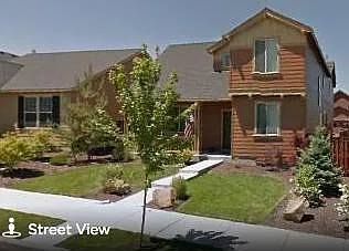 4 bed, 2.5 bath, 2358 sqft, $2,300 — Photo 2