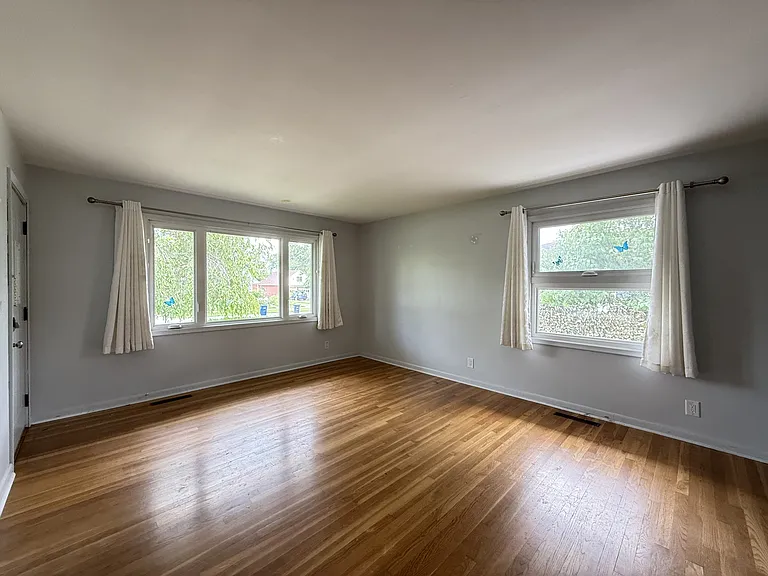 1630 Greenview Dr — Photo 5