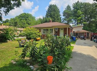 2354 Crane St, Waterford, MI 48329