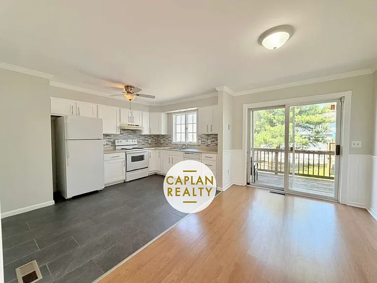 22 Chamberlain St #A — Photo 1