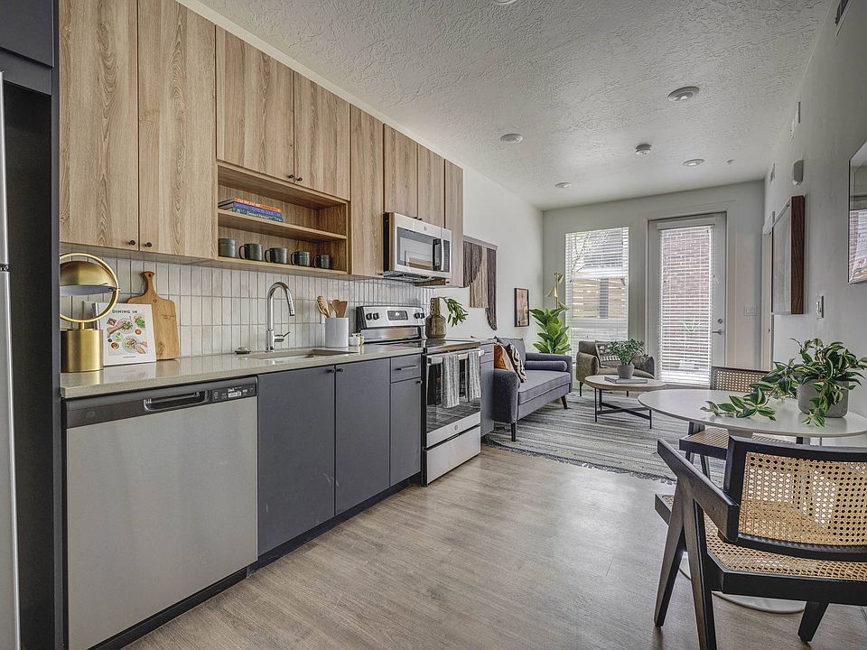 1st image of 915 S Washington St #310