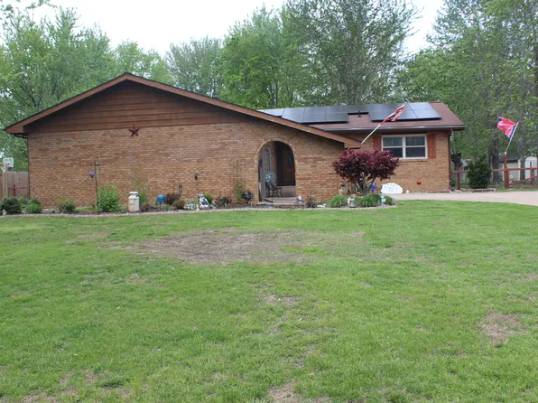 210 Circle Dr #1, Salem, IL 62881
