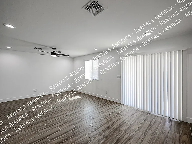 526 S Crismon Rd — Photo 10