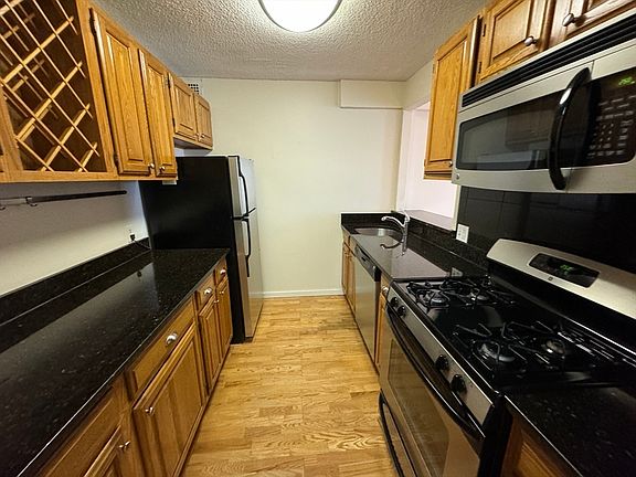 4th image of 33 Pond Ave APT 1014