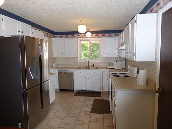 3rd image of 3525 Saint Johns Ave