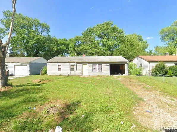 12 Westwood Dr, Cahokia, IL 62206