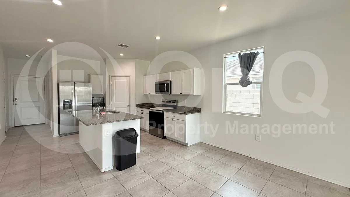 4 bed, 2.0 bath, 1569 sqft, $2,080 — Photo 3