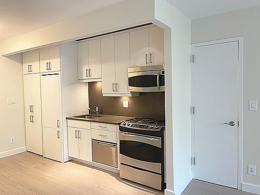 5th image of 108 W 15th St APT 5L