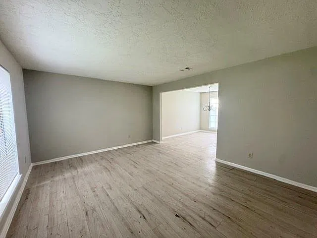4 bed, 2.5 bath, 2492 sqft, $2,400 — Photo 3