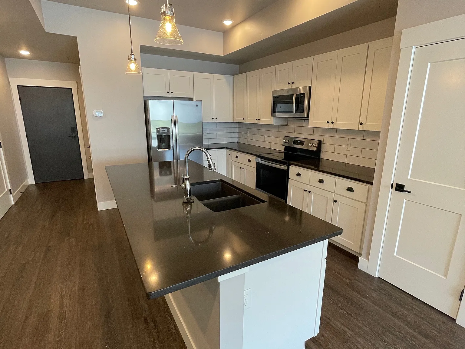 2 bed, 1109 sqft, $2,275 — Photo 2