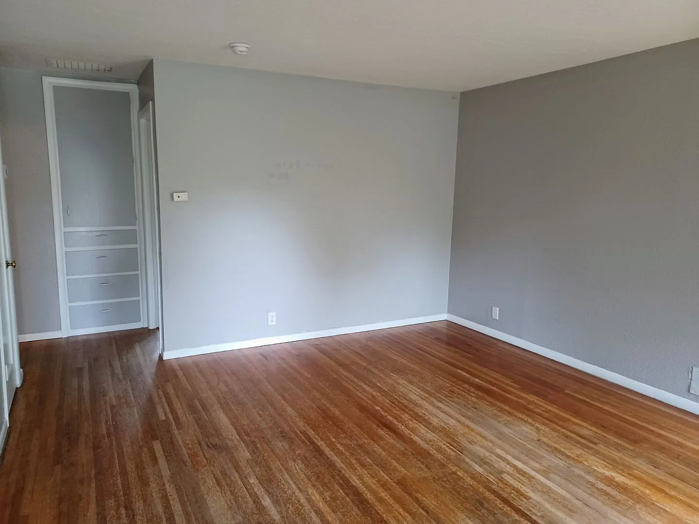 Spacious 4 bedroom, 1 1/2 bath home in Park City — Photo 4