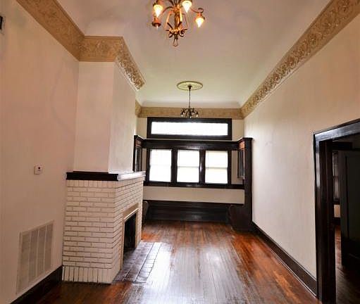 4th image of 2580 College St