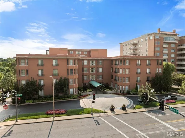 750 S Hanley Rd APT 430, Saint Louis, MO 63105