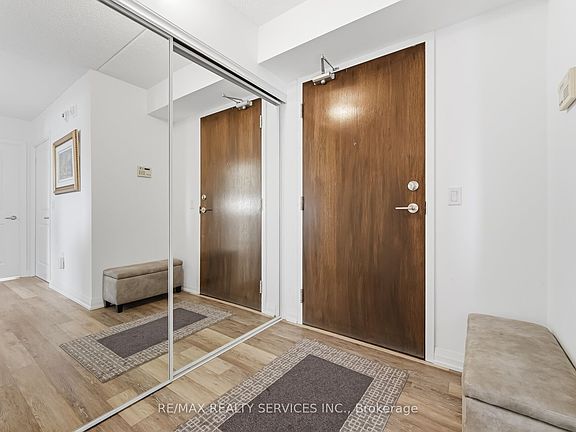 4th image of 30 Via Rosedale #305