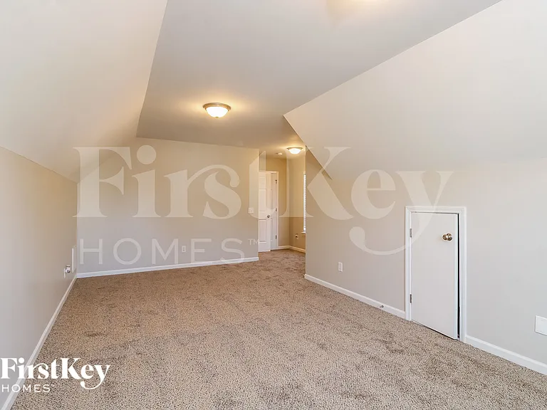 708 Hawthorn Ridge Dr — Photo 13