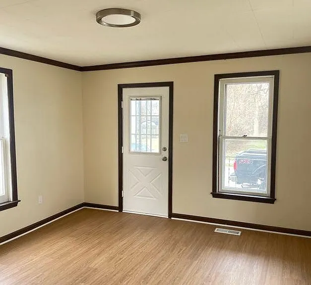 822 E Sycamore St — Photo 4