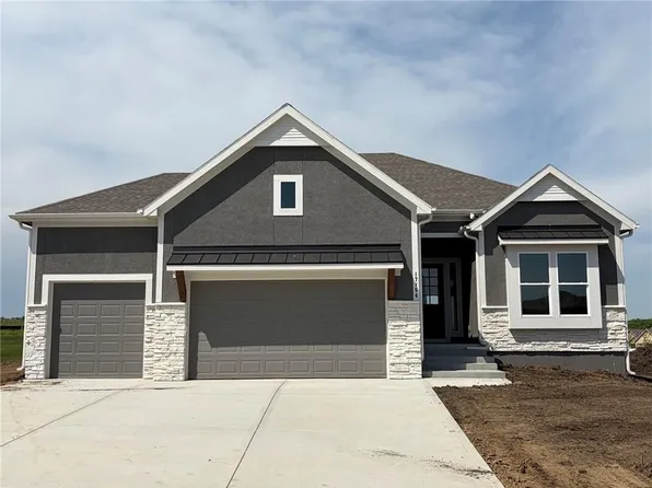17156 S Laurelwood St, Olathe, KS 66062