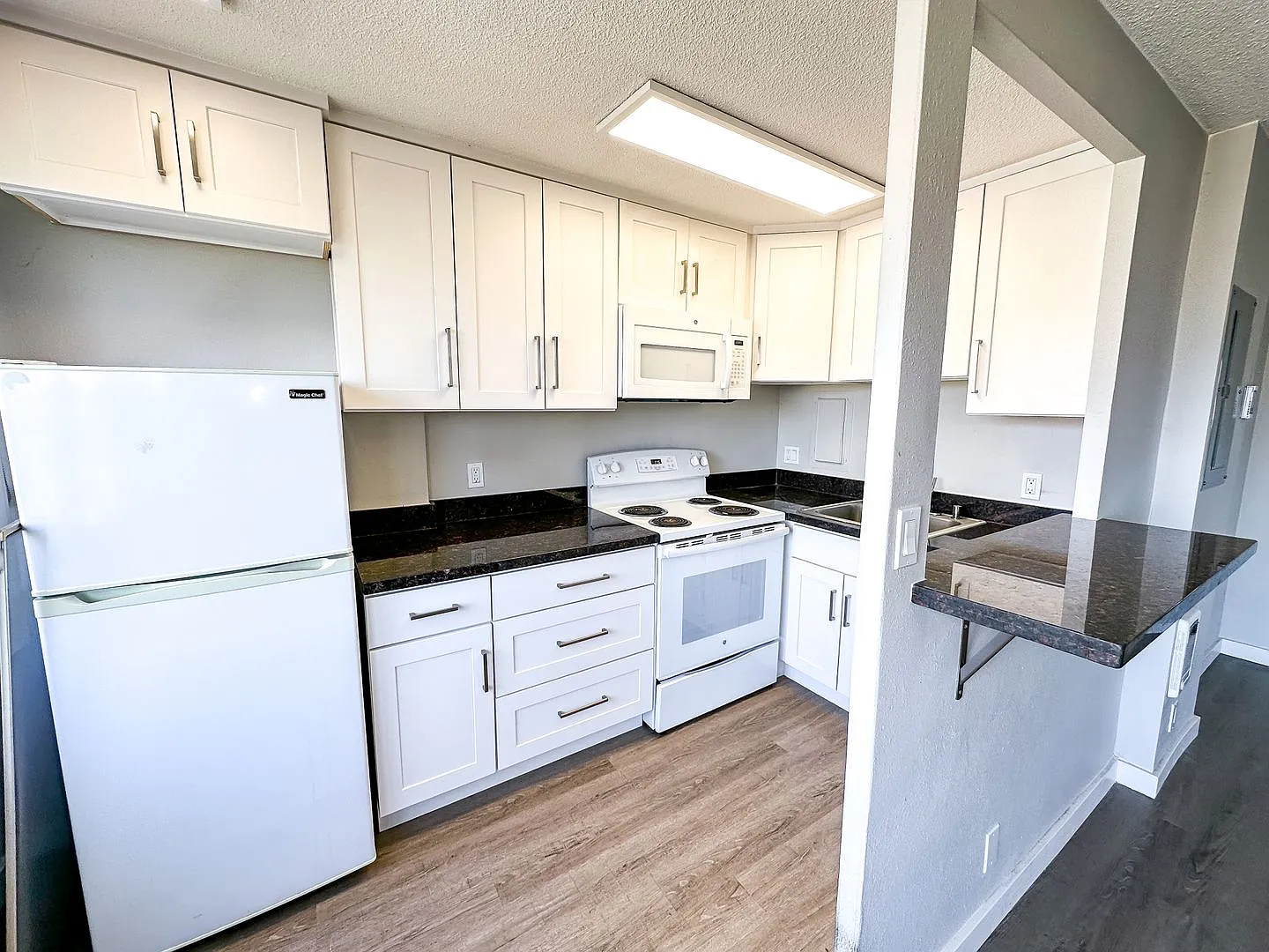 Mercer Vista Apartments — Photo 1