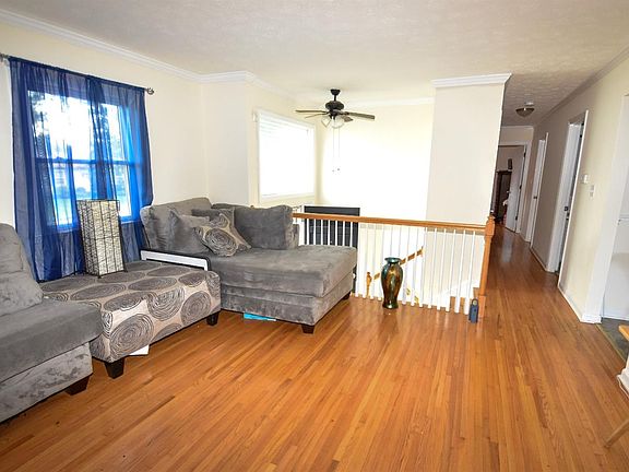 3rd image of 591 Cricklewood Dr