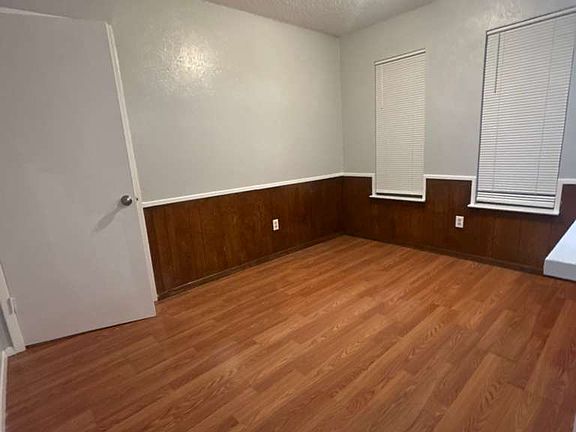 3rd image of 2408 Hollandale Cir APT B