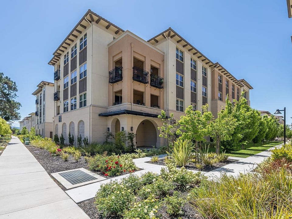 1st image of 1089 Dewberry Pl Unit 402