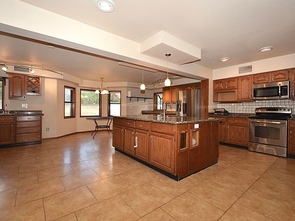 5th image of 1724 W Isabella Ave