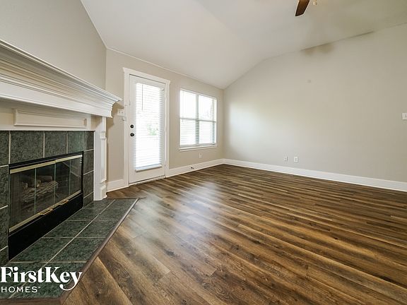 2nd image of 11921 Hickory Cir
