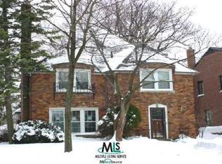 25475 E Wareham Dr, Huntington Woods, MI 48070