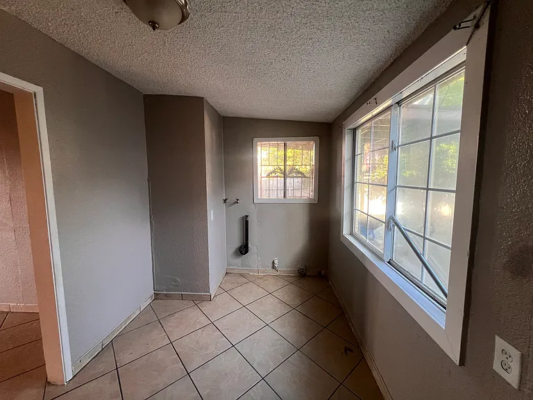 2810 Center St — Photo 16