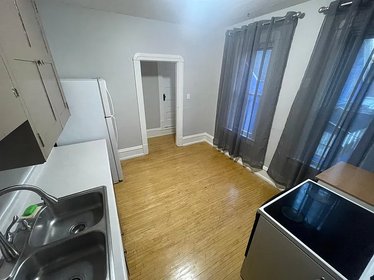 334 4th Ave #2 — Photo 7