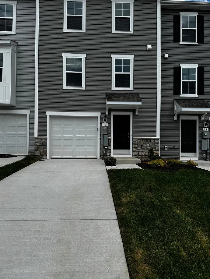 3 bed, 1617 sqft, $1,900 — Photo 1