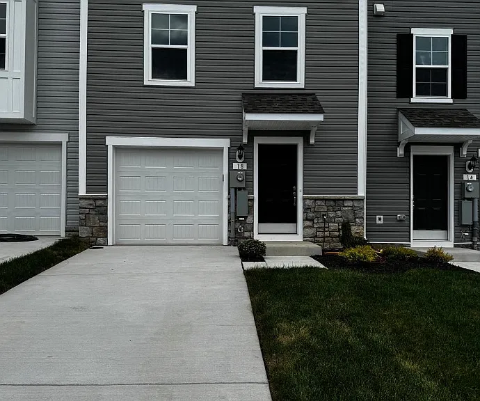 18 Clifton Mnr — Photo 1