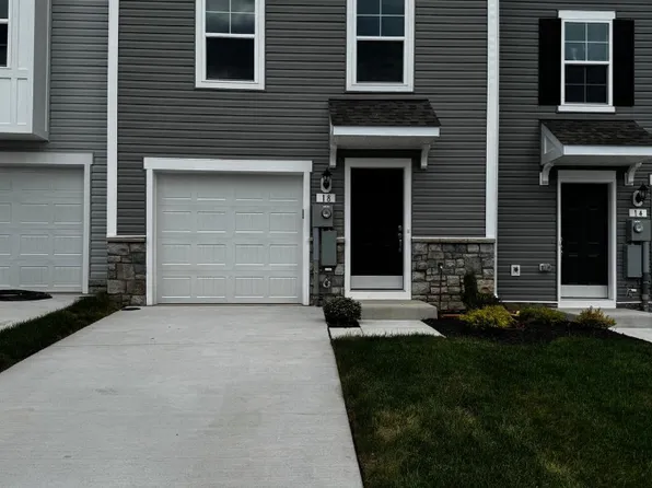 18 Clifton Mnr, Falling Waters, WV