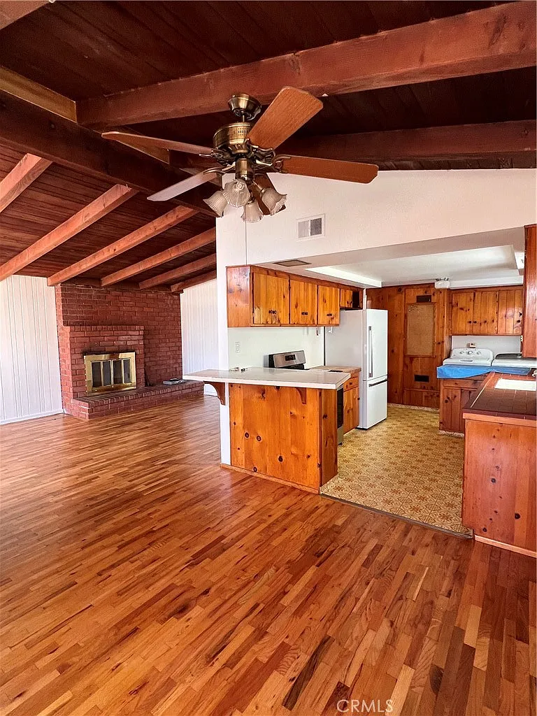 5 bed, 1604 sqft, $6,950 — Photo 4