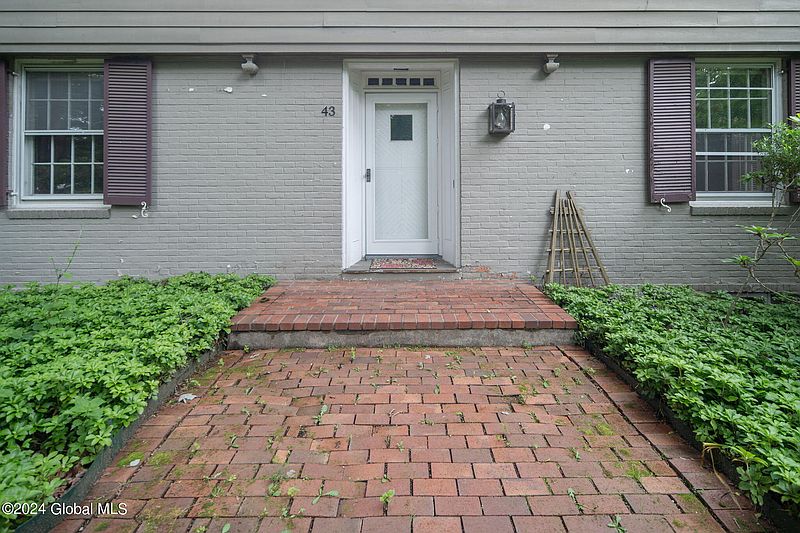 4th image of 43 West Road