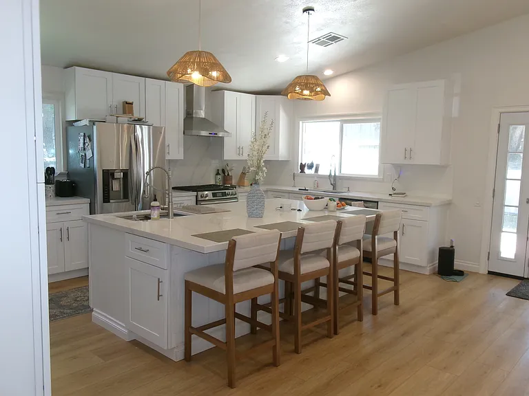 2202 Scenic Park St — Photo 7