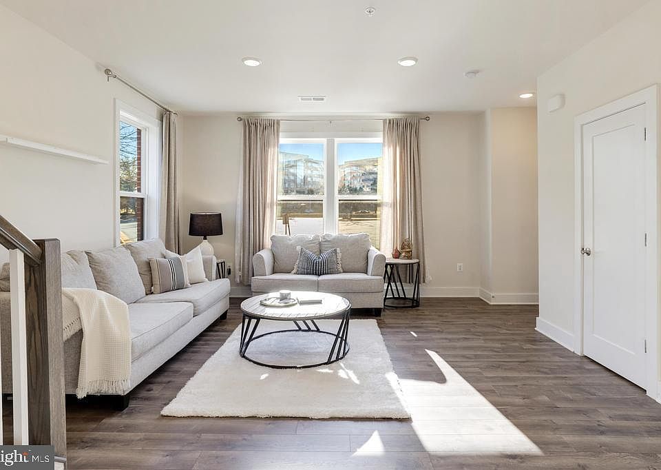 1st image of 55 Silverway
