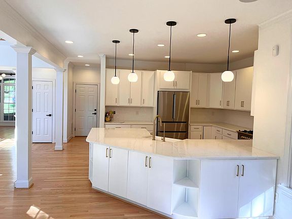 2nd image of 2112 Greenwich Pl