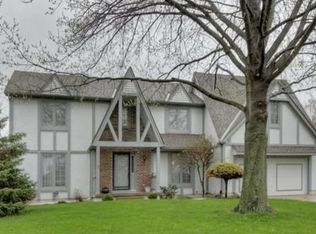 819 NW Bent Tree Dr, Lees Summit, MO 64081