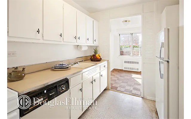 Sold by Douglas Elliman | media 27