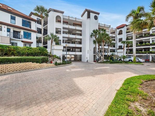 524 La Peninsula Blvd