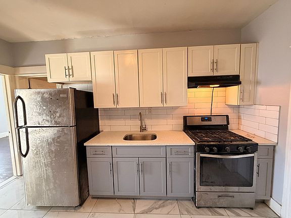 2nd image of 482 Kennedy Blvd #2R