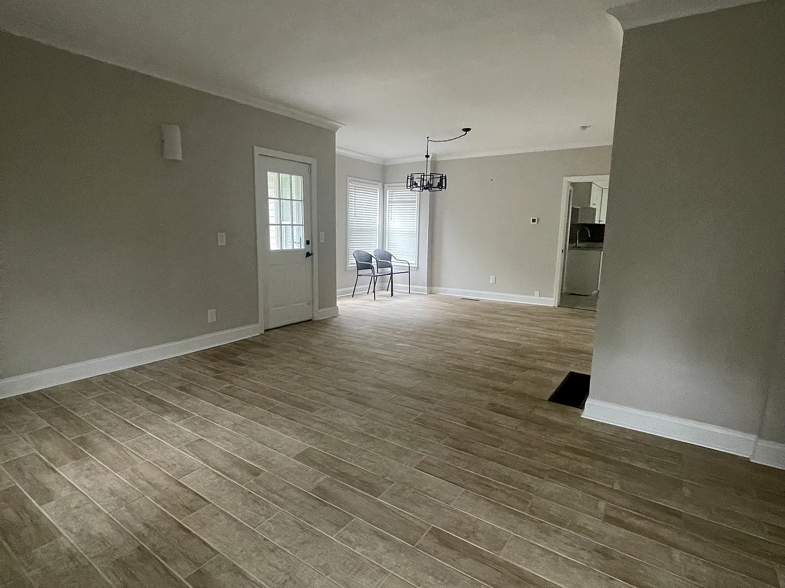 4 bed, 2318 sqft, $3,450 — Photo 4