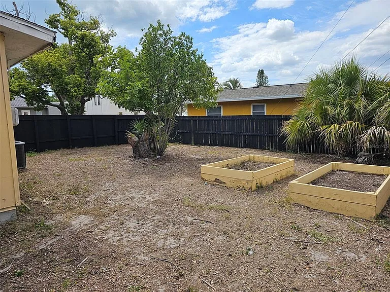 7409 Manatee St — Photo 26