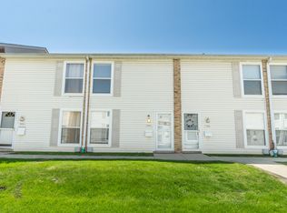 1932 Huntington Blvd, Hoffman Estates, IL 60169