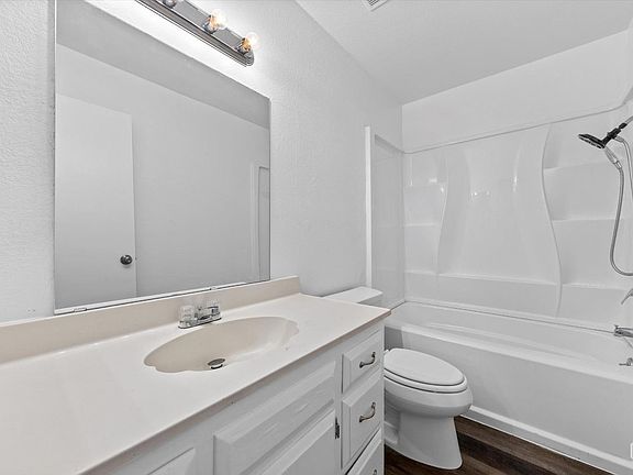 5th image of 5811 Fair Oaks Dr
