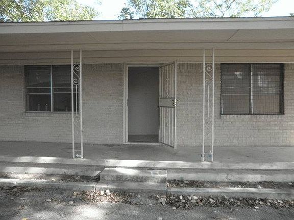 2nd image of 21 College St