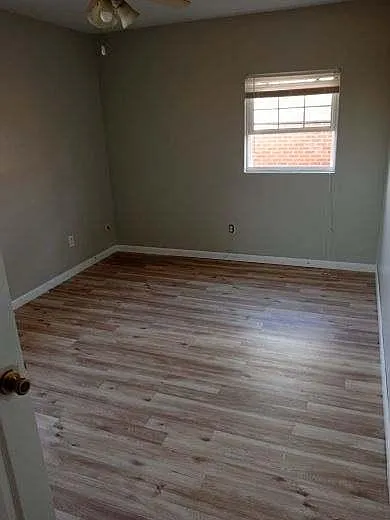 4322 NW Hoover Ave — Photo 8