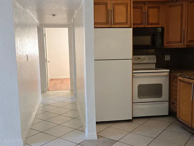 112 Newton Rd — Photo 7